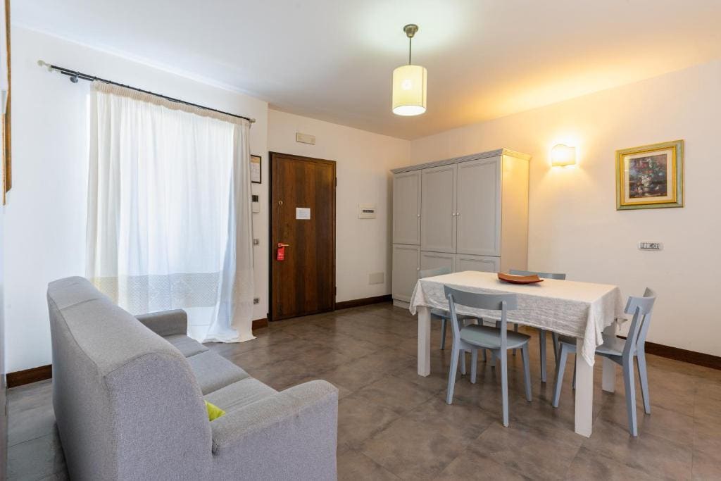 One-Bedroom Suite with Balcony room - Image 2