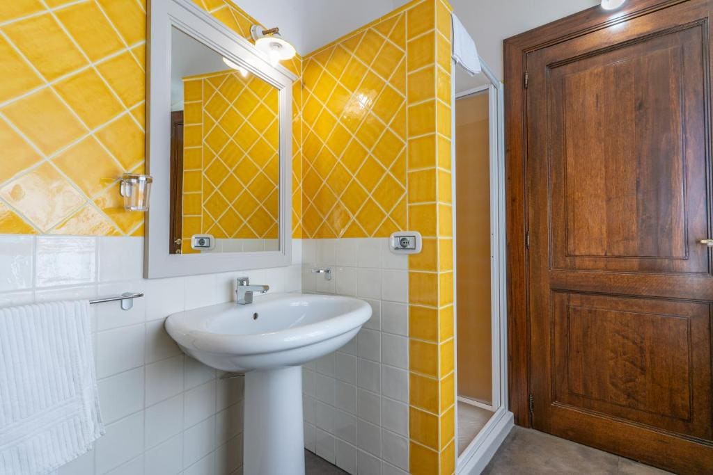 One-Bedroom Suite room - Image 3