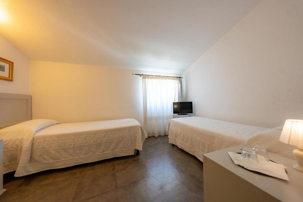 Quadruple Room with Balcony room - Image 1