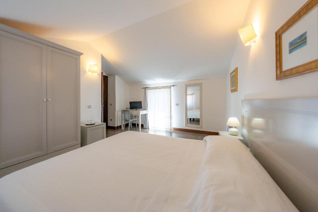 Quadruple Room with Balcony room - Image 3