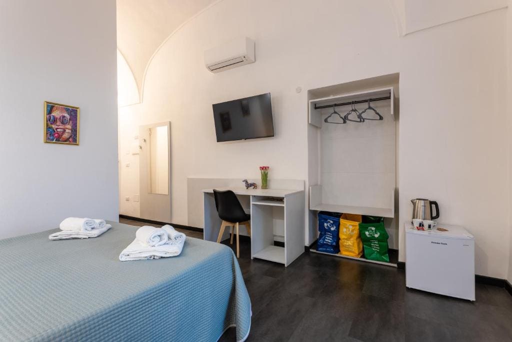 Deluxe Double Room with Balcony room - Image 2