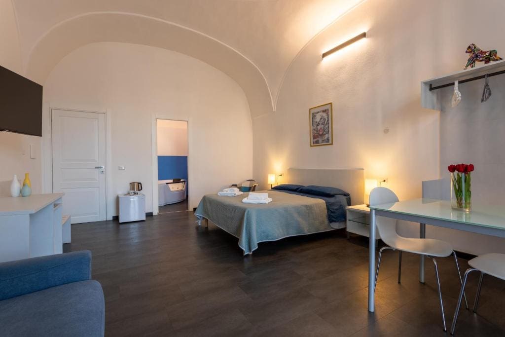 King Room with Spa Bath room - Image 3