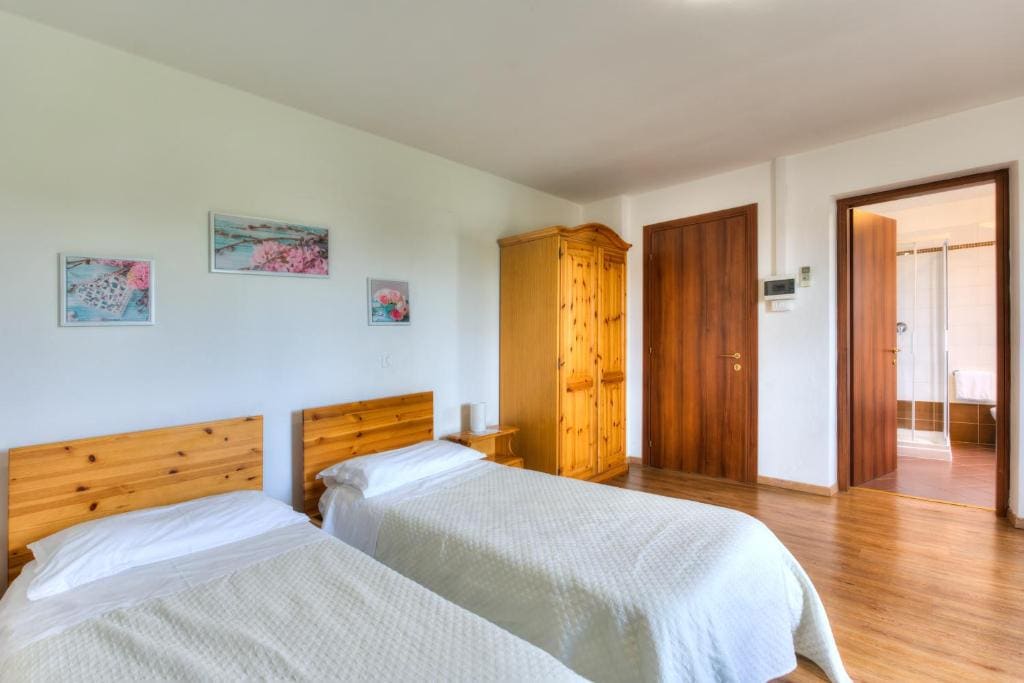 Classic Triple Room room - Image 2