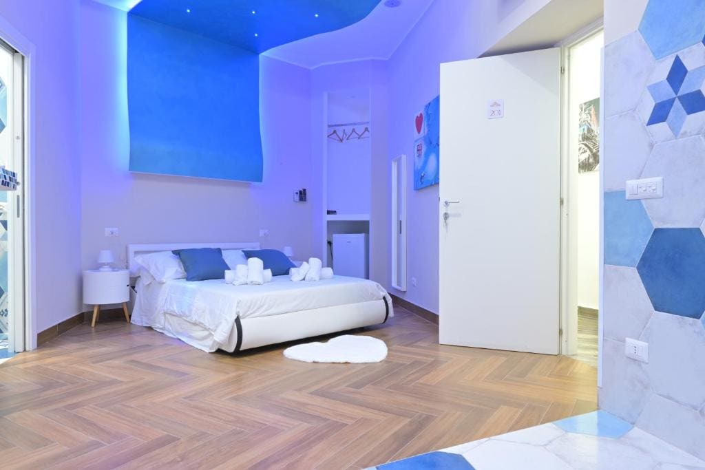 Queen Room with Spa Bath room - Image 1