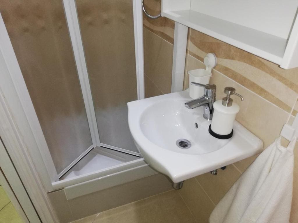 Double Room with Private Bathroom room - Image 2