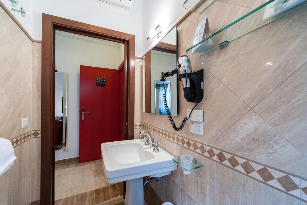 Double or Twin Room room - Image 1