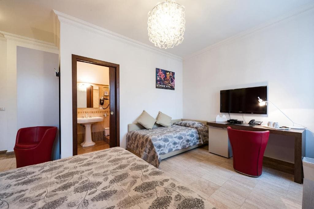 Triple Room with View room - Image 1