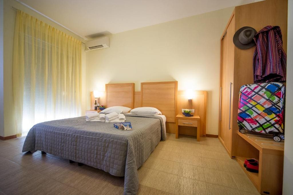 Double Room with Balcony room - Image 2