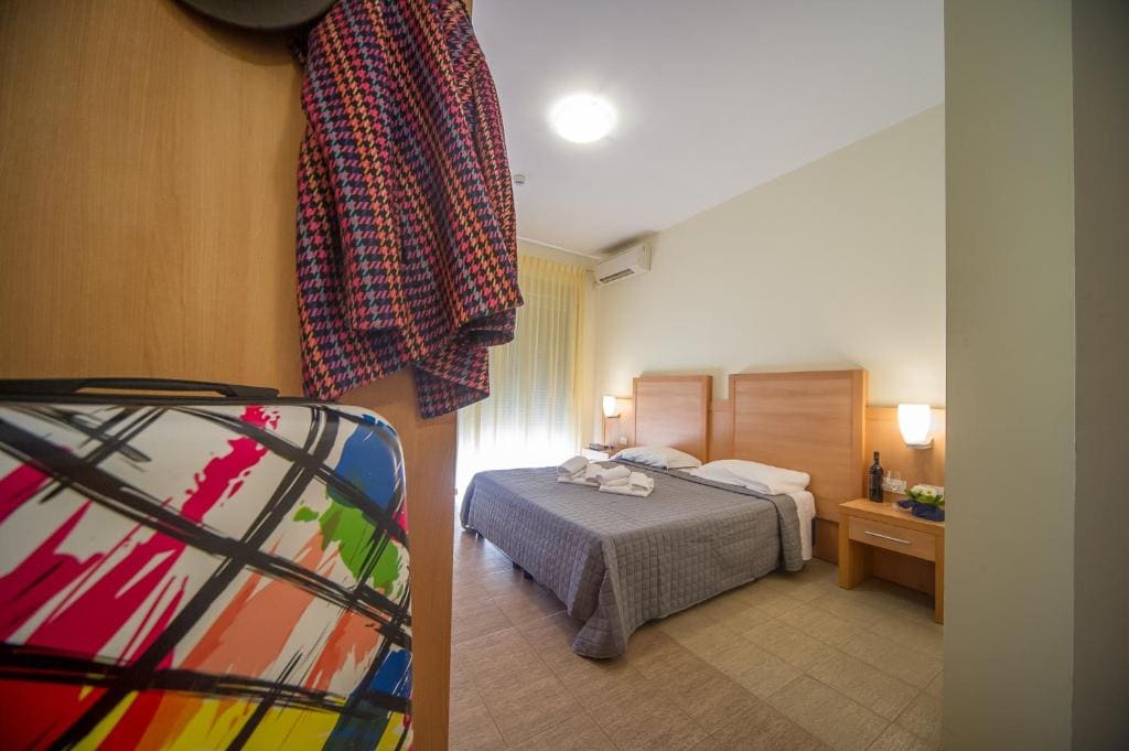 Double Room with Balcony room - Image 3