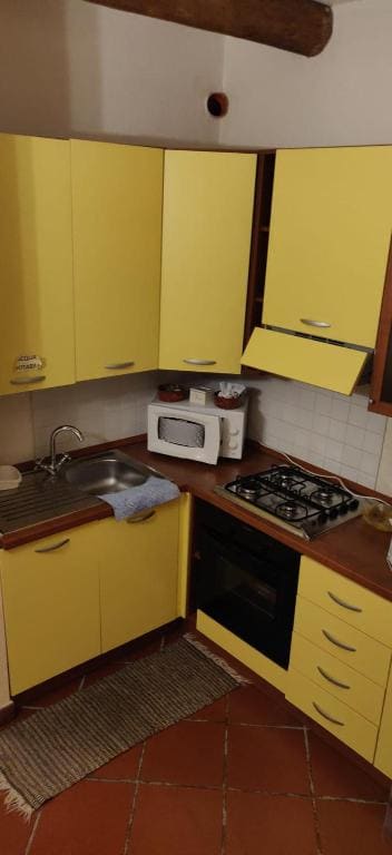 Classic Quadruple Room room - Image 2