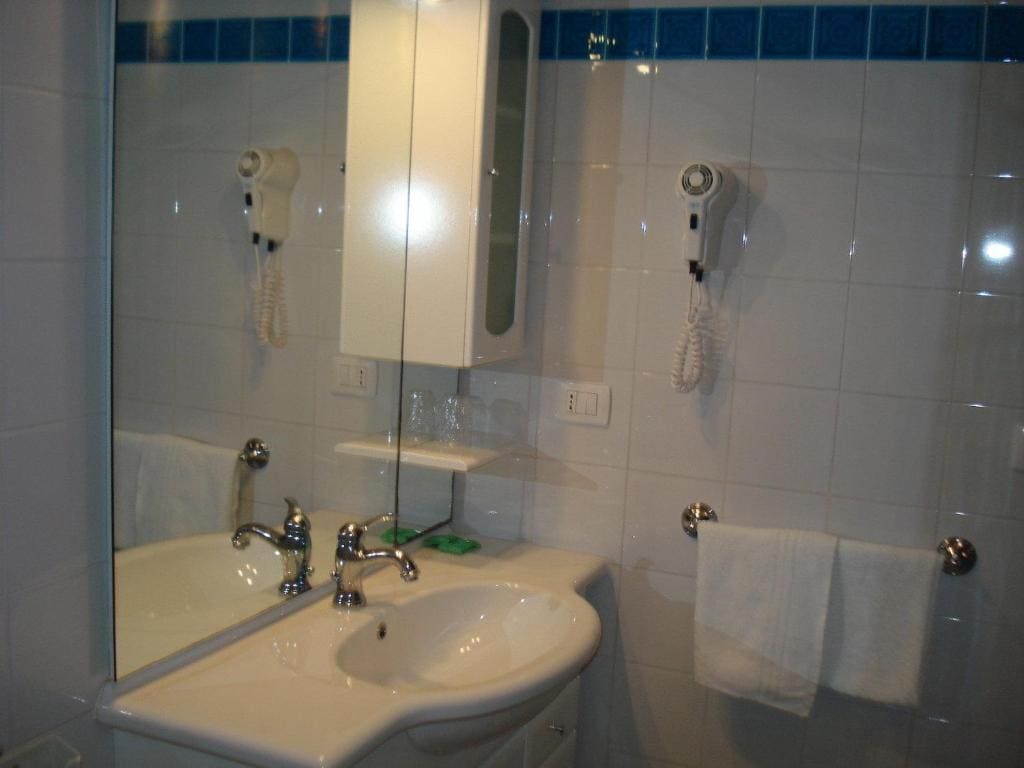 Classic Double Room room - Image 2