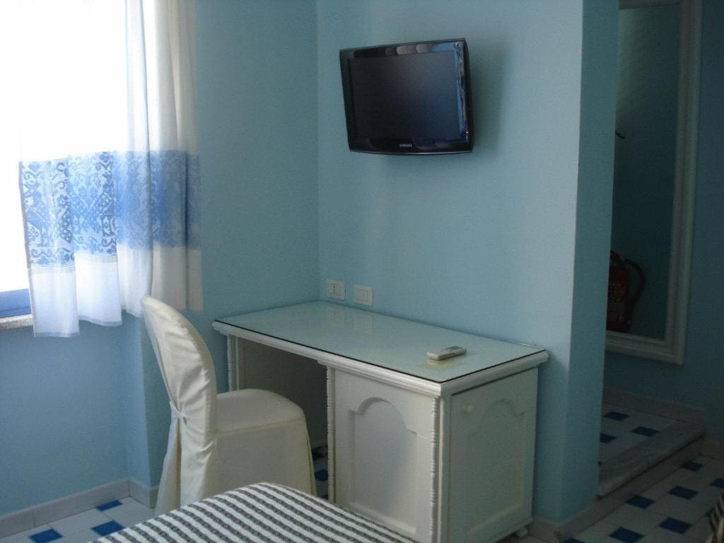 Classic Triple Room room - Image 3
