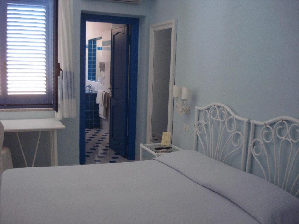 Superior Triple Room room - Image 1