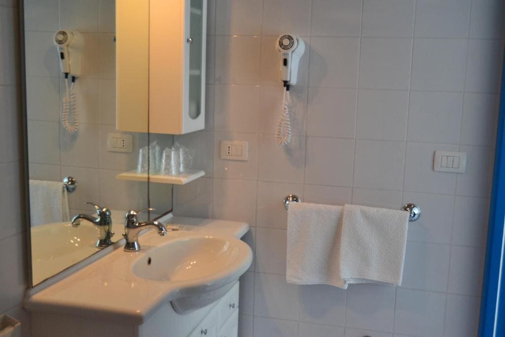 Two Connecting Double Rooms room - Image 1