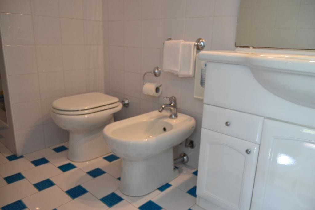 Two Connecting Double Rooms room - Image 2