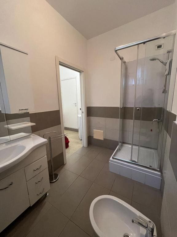 Room room - Image 3
