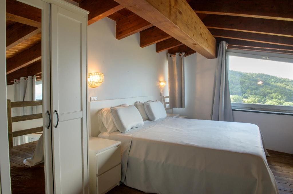 Quadruple Room with Private Bathroom room - Image 3