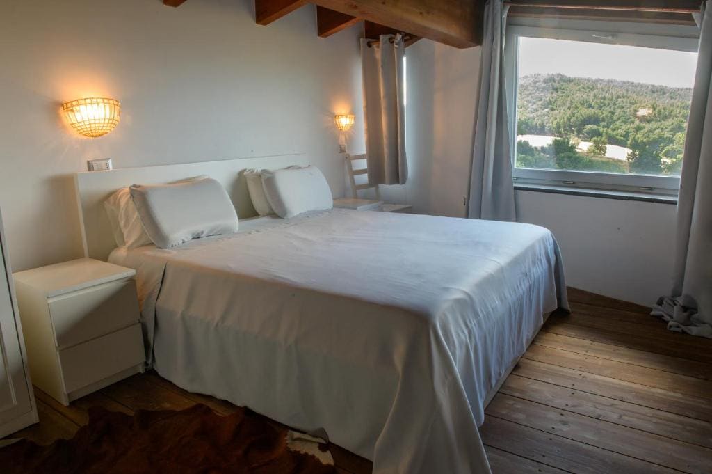 Quadruple Room with Private Bathroom room - Image 1