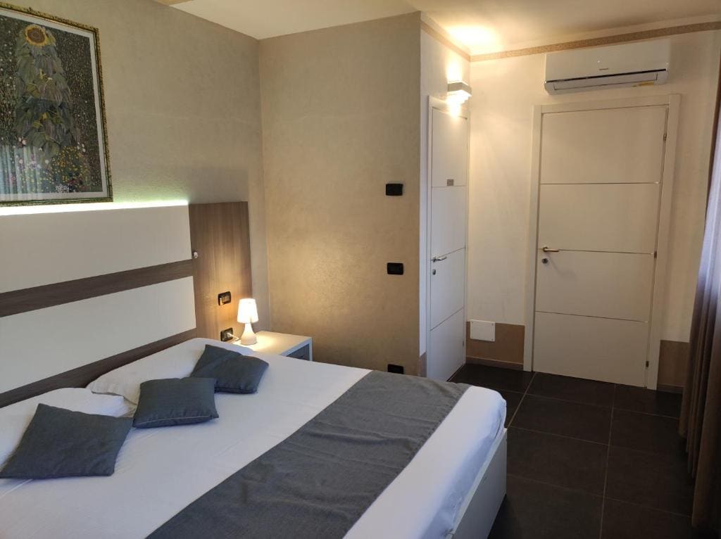 Double or Twin Room with Private Bathroom room - Image 3