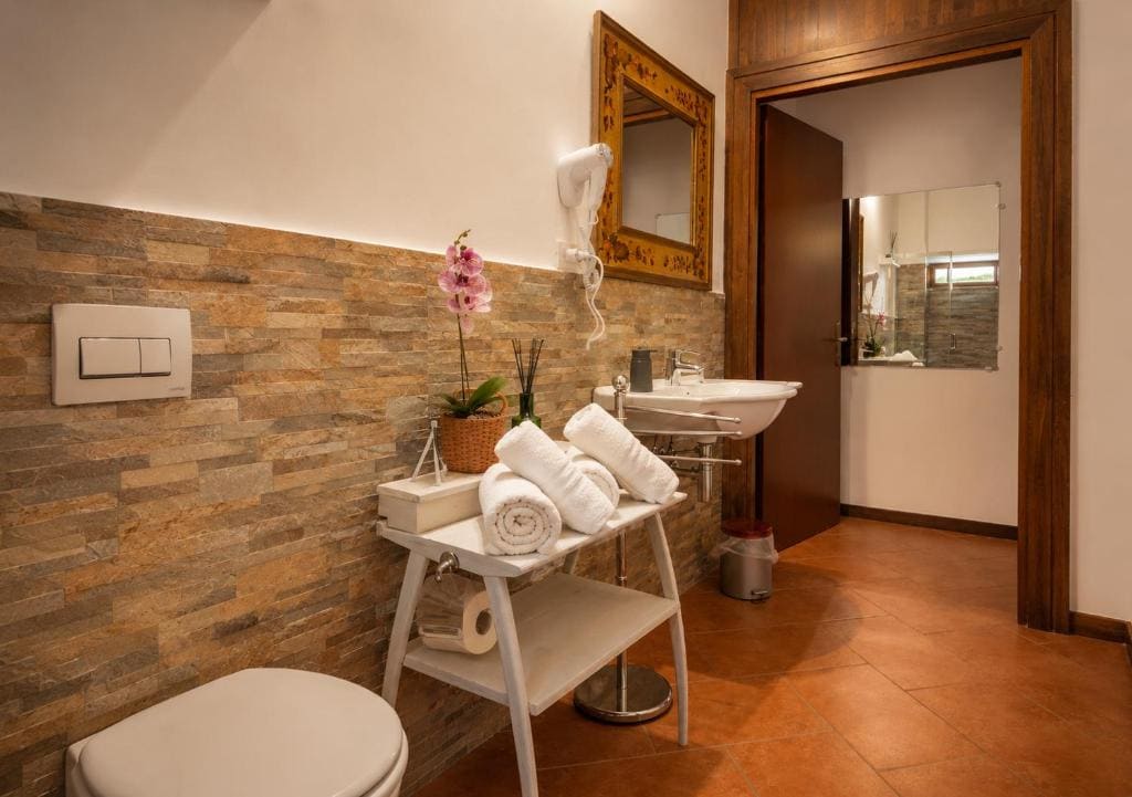 Double Room with Mountain View room - Image 3