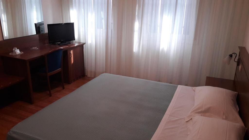 Double or Twin Room with Private Bathroom room - Image 3