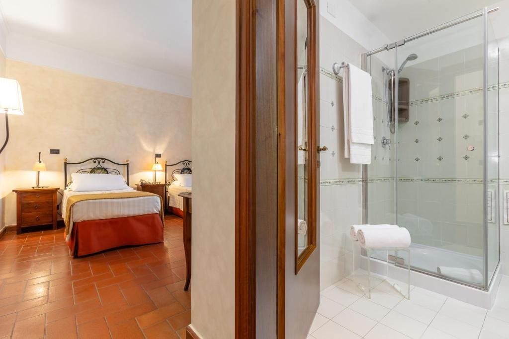 Large Twin Room room - Image 2