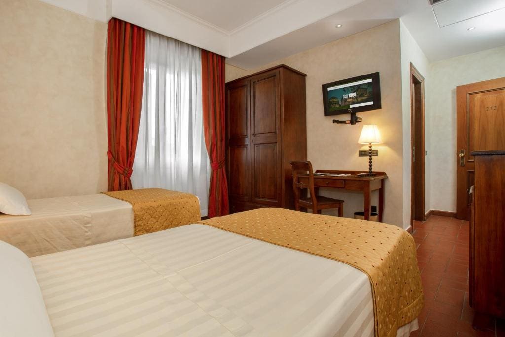 Large Twin Room room - Image 1