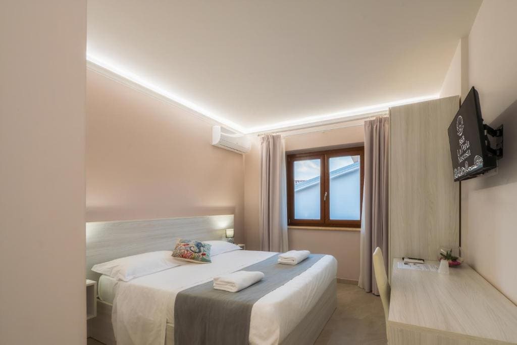 Deluxe Double Room room - Image 3