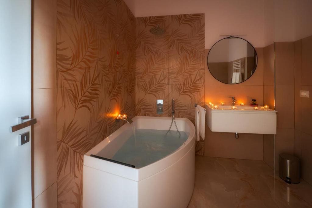 King Room with Balcony room - Image 3