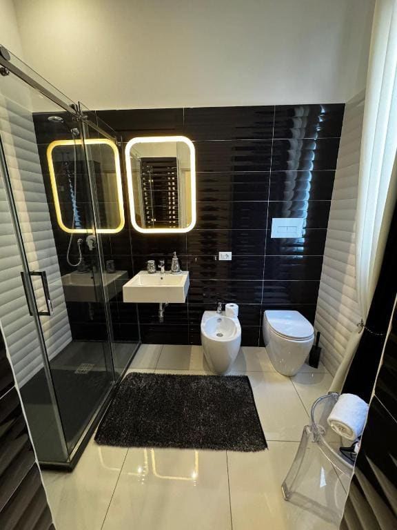 Deluxe Double Room with Balcony and Sea View room - Image 3