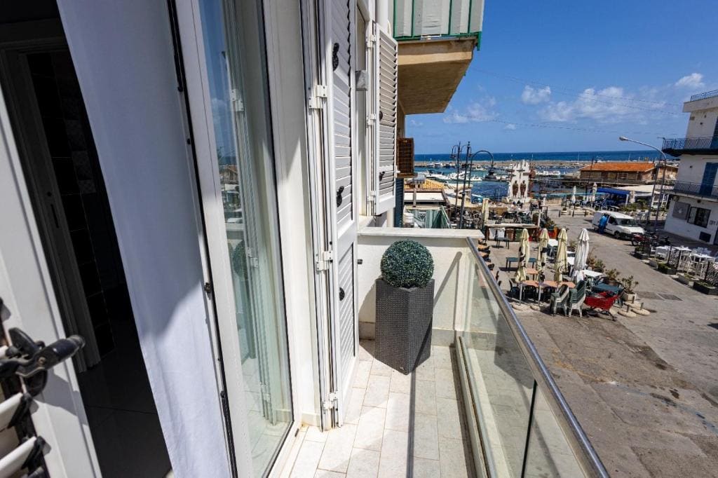 Deluxe Double Room with Balcony and Sea View room - Image 1