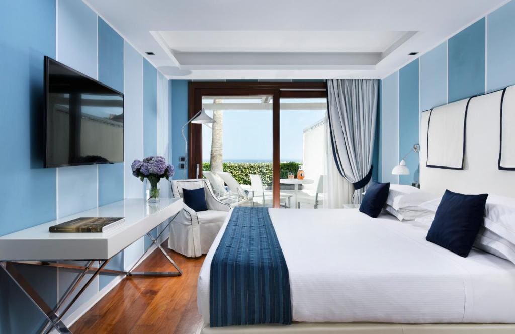 Deluxe Double or Twin Room with Sea View and Hot Tub room - Image 1