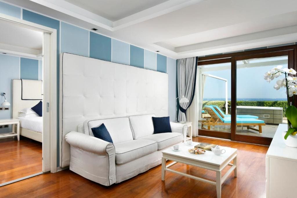 Suite with Hot Tub and Sea View room - Image 3