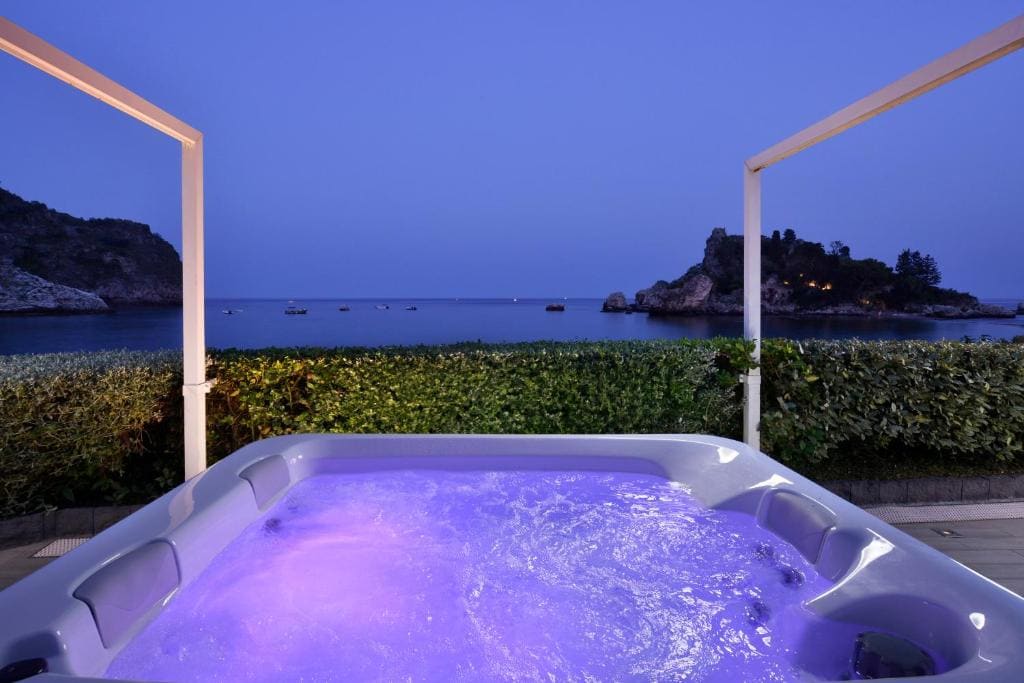 Suite with Hot Tub and Sea View room - Image 2