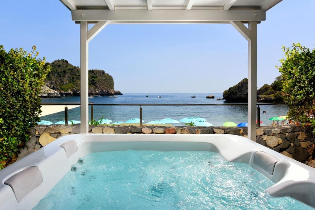 Superior Double Room with Hot Tub and Sea View room - Image 3