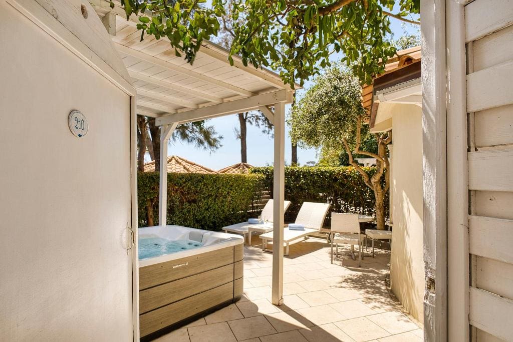 Superior Double Room with Hot Tub room - Image 1