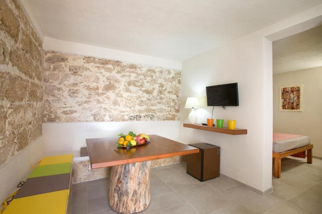 Junior Suite with Pool View room - Image 1