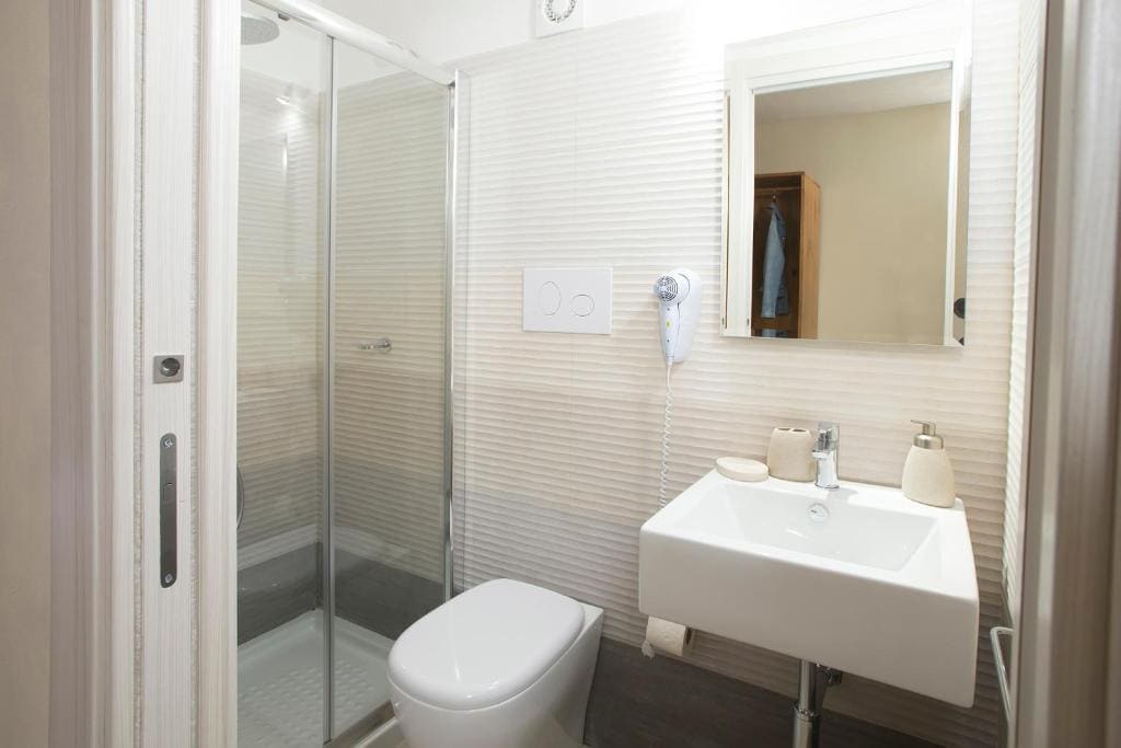 Junior Suite with Pool View room - Image 2