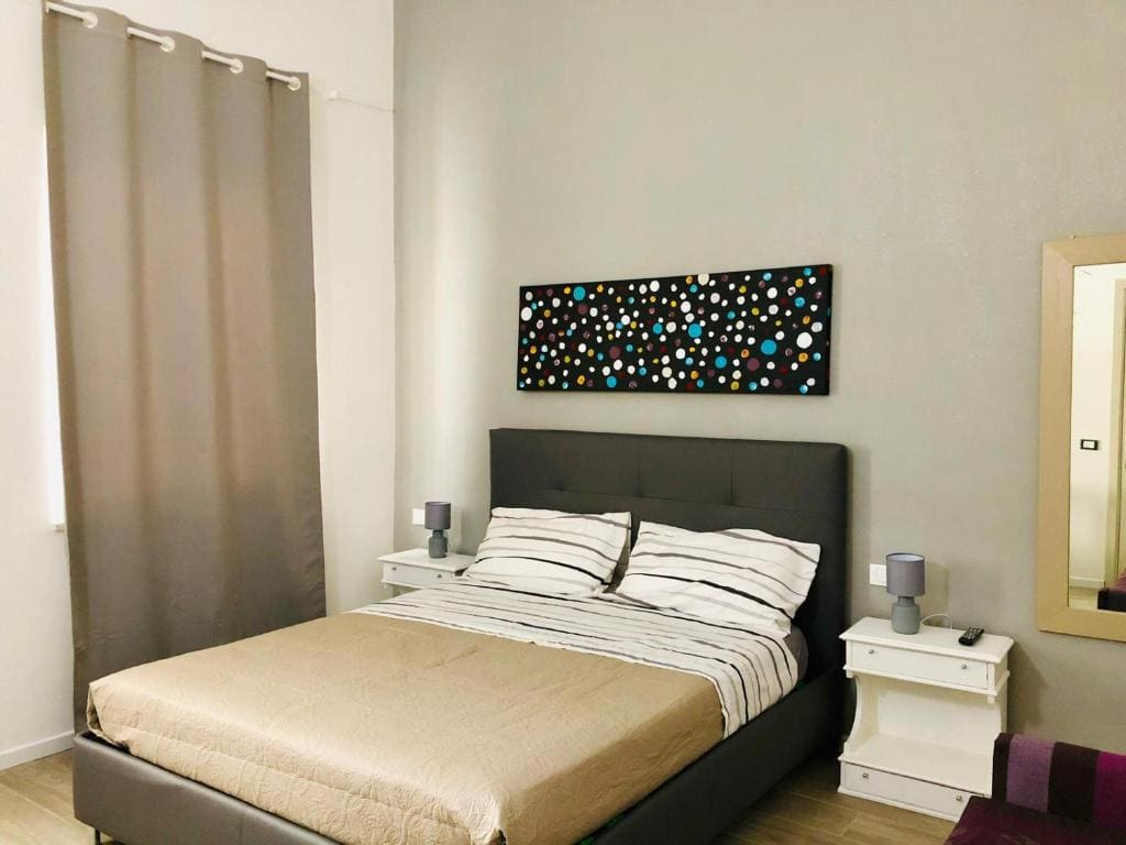 One-Bedroom Apartment room - Image 1