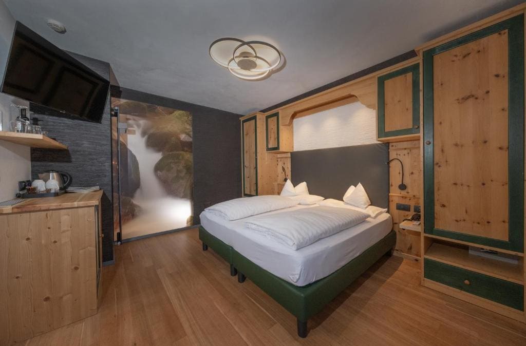 Deluxe Junior Suite with Mountain View room - Image 2