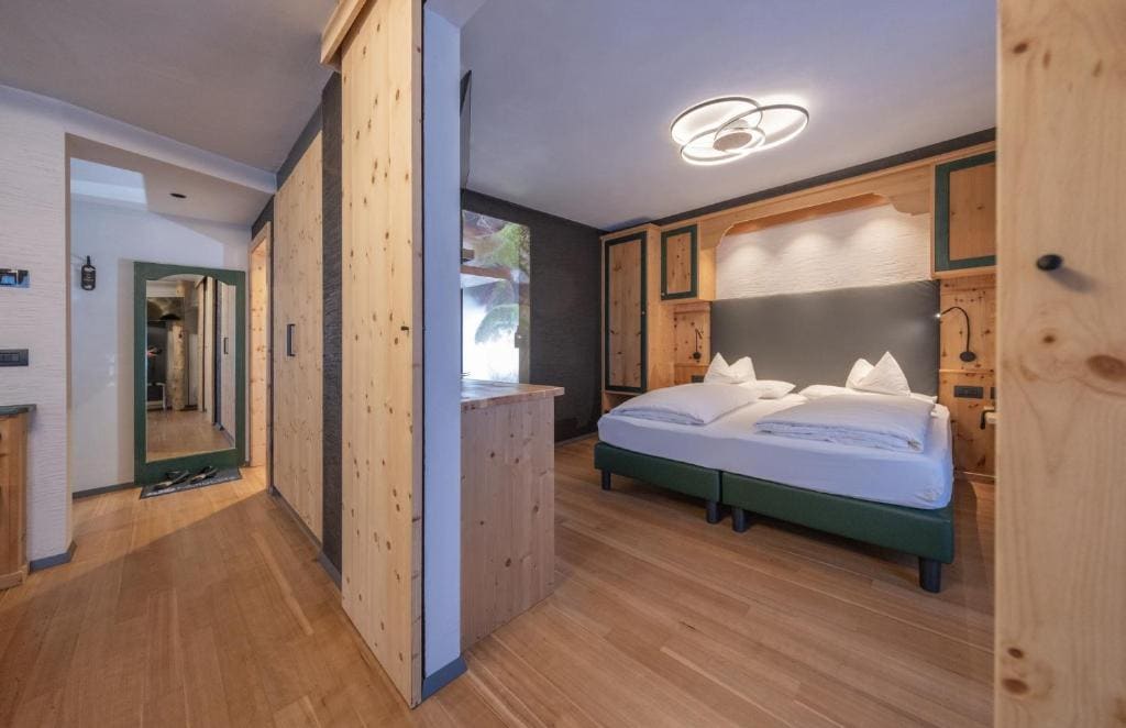 Deluxe Junior Suite with Mountain View room - Image 3