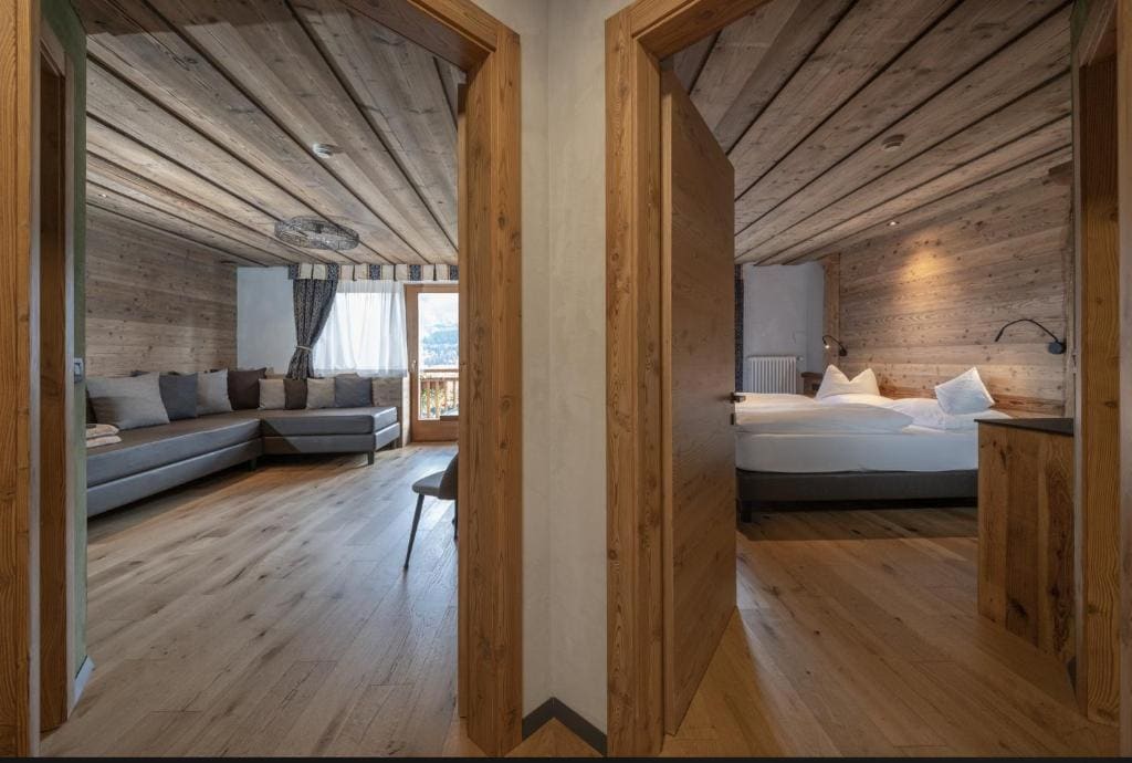 Deluxe Junior Suite with Two Bathrooms room - Image 3