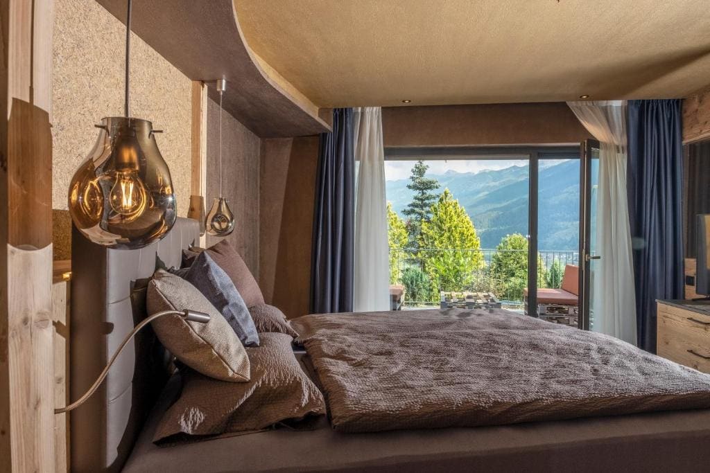 Deluxe Queen Suite with Sauna room - Image 1