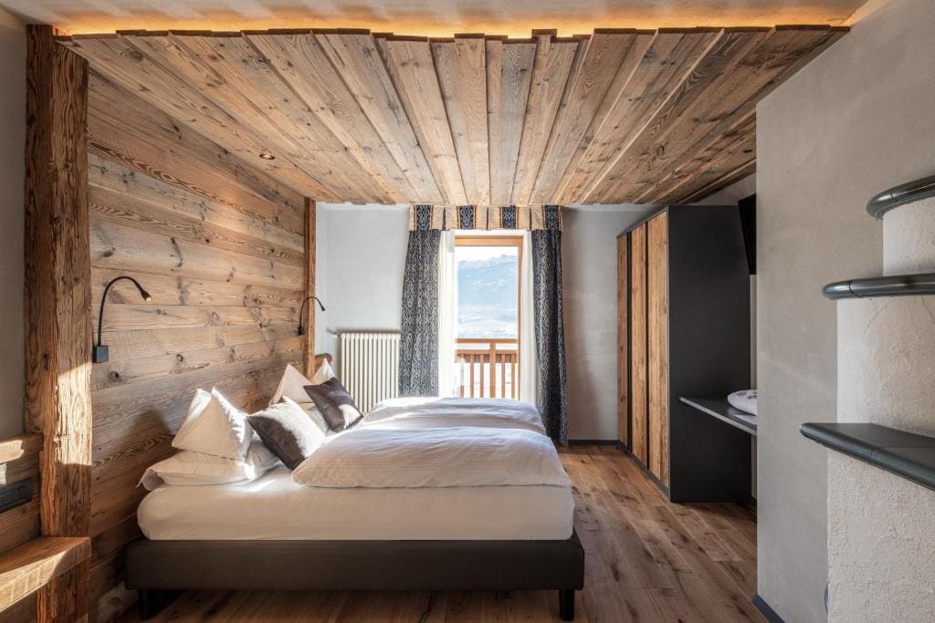 Deluxe Suite with View room - Image 1