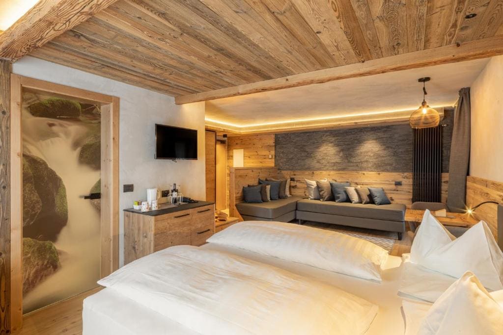Junior Suite Queen Deluxe room - Image 2