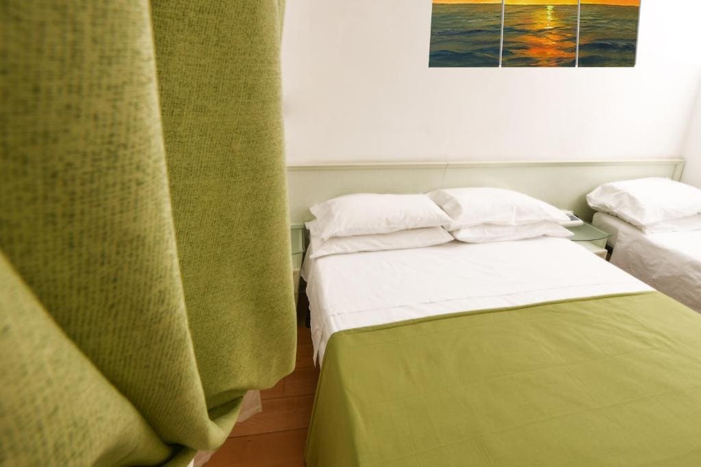 Standard Triple Room room - Image 3