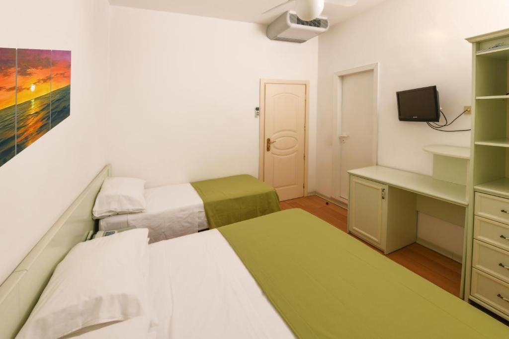 Standard Triple Room room - Image 1