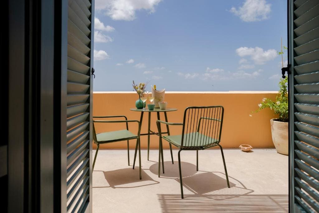 Triple Room with Terrace room - Image 1