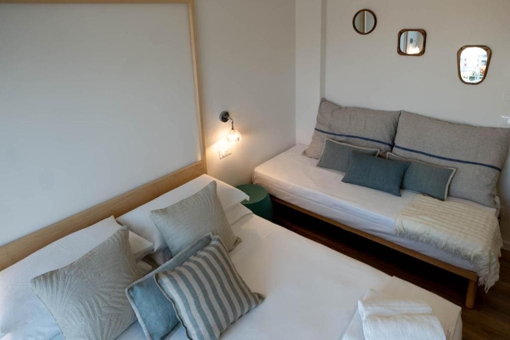 Deluxe Double Room with Extra Bed room - Image 2