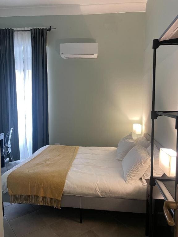 Double Room with Balcony room - Image 2